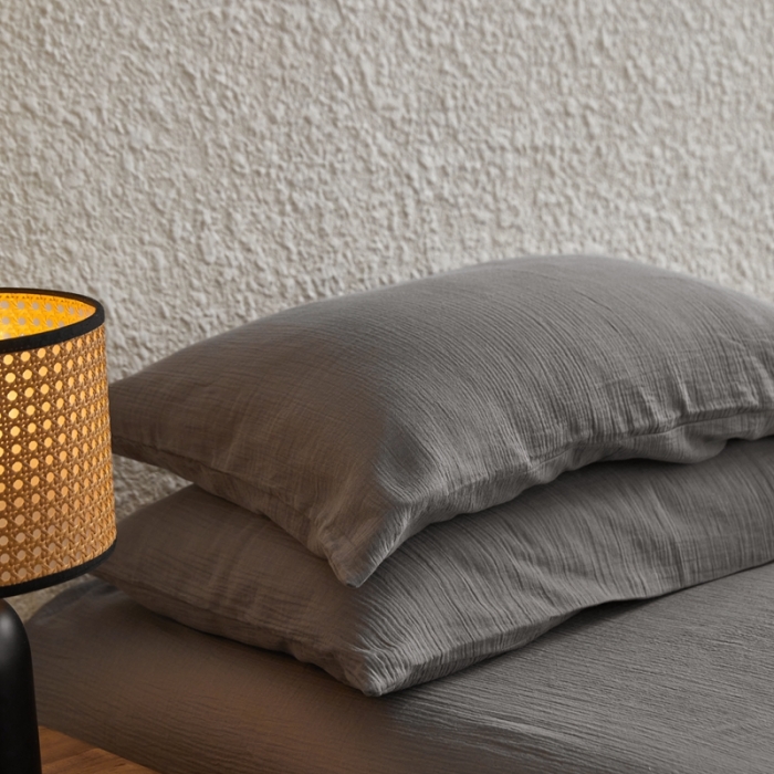 91家纺网 家纺一手货源 找家纺 安莱生活2024新款绉纱美拉德色纯色单品枕套 水泥