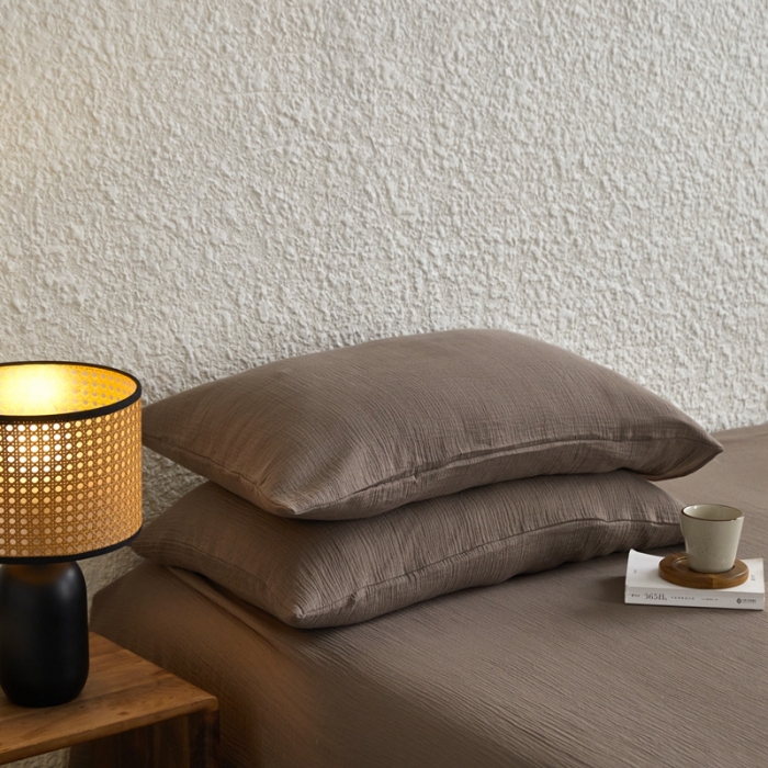 91家纺网 家纺一手货源 找家纺 安莱生活2024新款绉纱美拉德色纯色单品枕套 糖棕