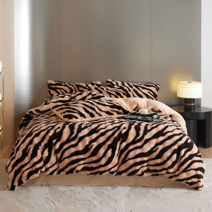 91家纺网 家纺一手货源 找家纺 金奇达家纺 2024秋冬保暖加厚绒类斑马皮草绒四件套-【美拉德】系列 斑马黄