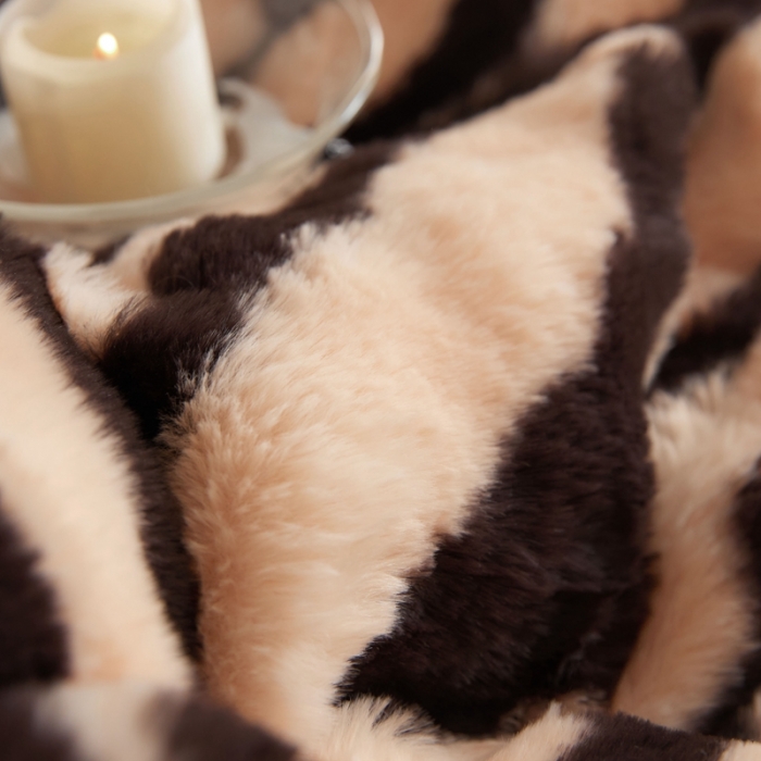 91家纺网 家纺一手货源 找家纺 金奇达家纺 2024秋冬保暖加厚绒类斑马皮草绒四件套-【美拉德】系列 斑马黄