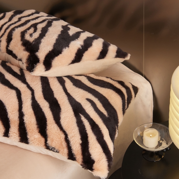 91家纺网 家纺一手货源 找家纺 金奇达家纺 2024秋冬保暖加厚绒类斑马皮草绒四件套-【美拉德】系列 斑马黄