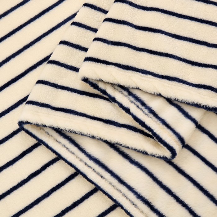 91家纺网 家纺一手货源 找家纺 新丽佳家纺 2023新款亲肤舒适法莱绒条纹毛毯 蓝条纹