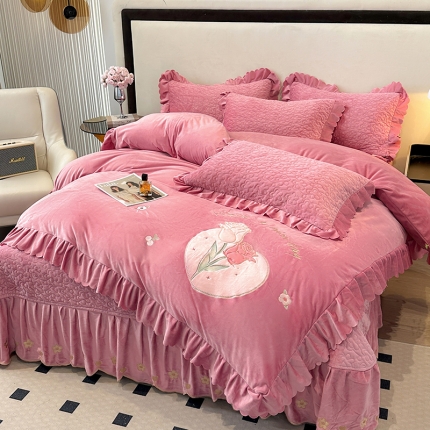 91家纺网 家纺一手货源 找家纺 漫布云11斤高克重婴儿绒床盖四件套超细腻牛奶绒贴布绣花刺绣床盖三件套