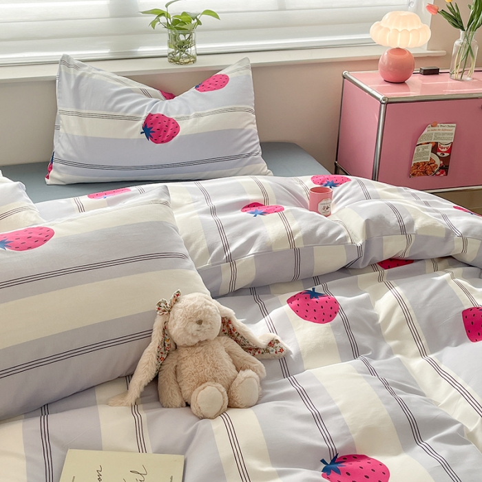 91家纺网 家纺一手货源 找家纺 桃子家居 2024新款纯棉13372粉梦可爱小清新卡通系列四件套 棉-草莓海盐