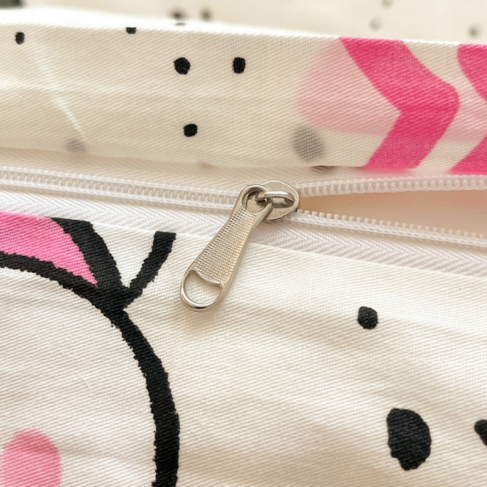 91家纺网 家纺一手货源 找家纺 桃子家居 2024新款纯棉13372粉梦可爱小清新卡通系列四件套 棉-粉萌小狗