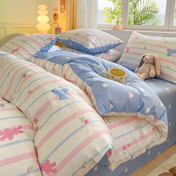 91家纺网 家纺一手货源 找家纺 桃子家居 2024新款纯棉13372粉梦可爱小清新卡通系列四件套 棉-粉梦熊兔