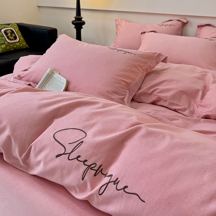 91家纺网 家纺一手货源 找家纺 （总）慕尚家纺 2025新款全棉磨毛英文字母绣系列四件套