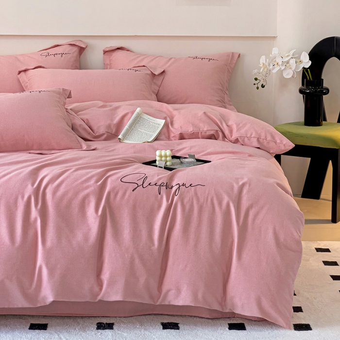 91家纺网 家纺一手货源 找家纺 慕尚家纺 2025新款全棉磨毛英文字母绣系列四件套 艾丽粉