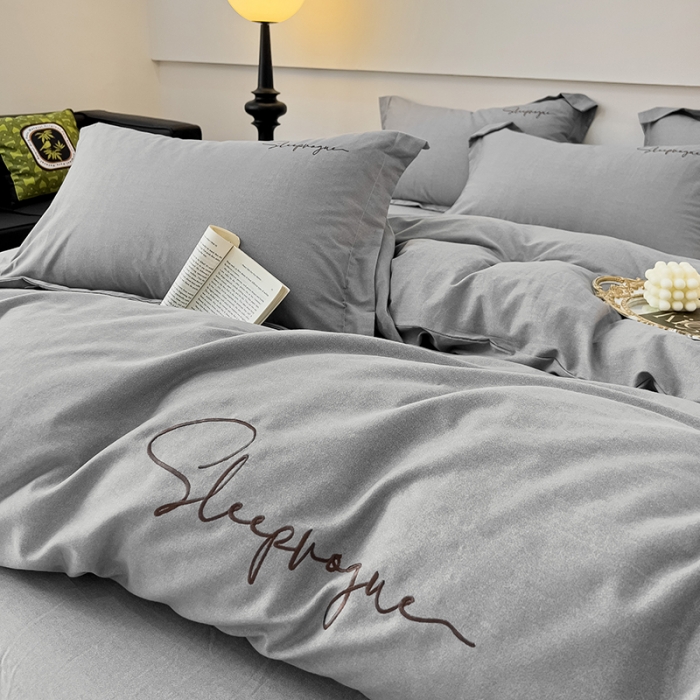 91家纺网 家纺一手货源 找家纺 慕尚家纺 2025新款全棉磨毛英文字母绣系列四件套 艾丽灰