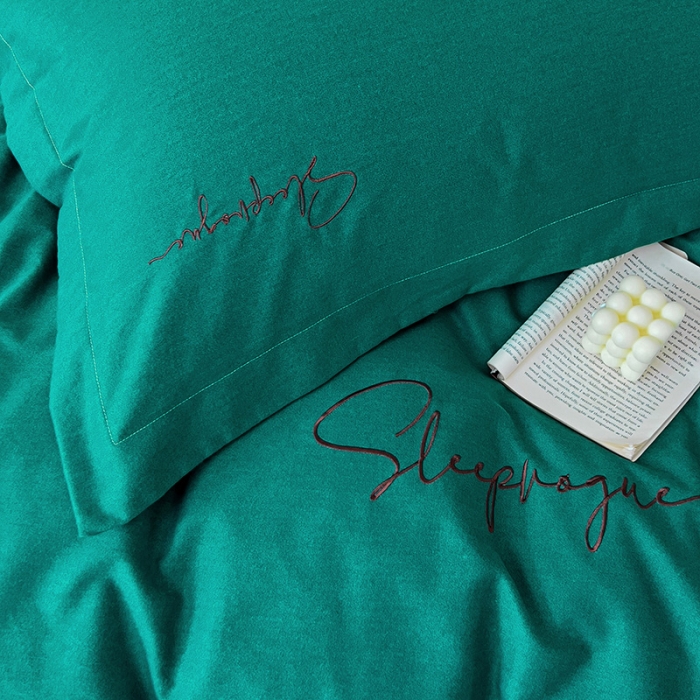 91家纺网 家纺一手货源 找家纺 慕尚家纺 2025新款全棉磨毛英文字母绣系列四件套 艾丽墨绿