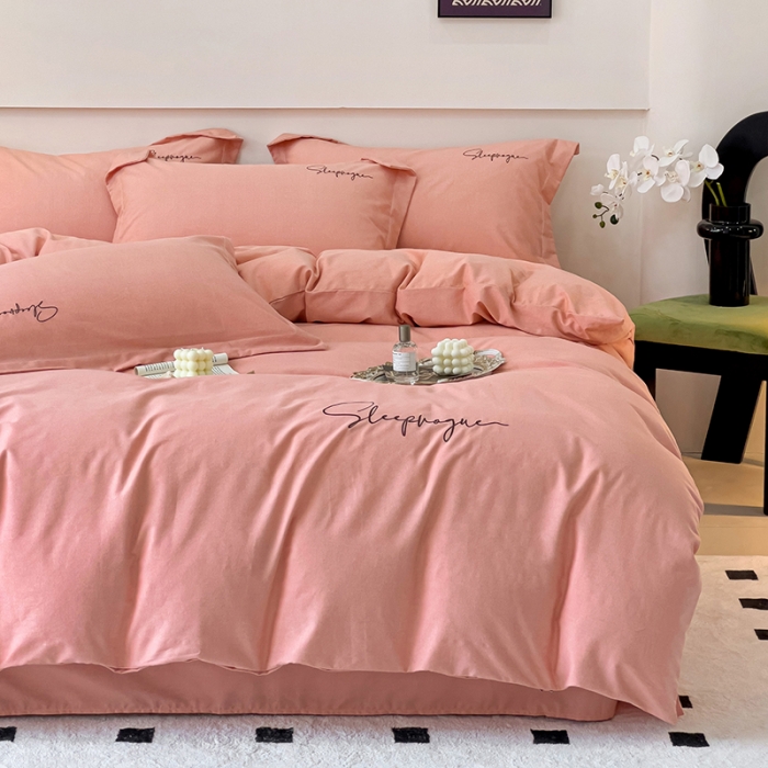 91家纺网 家纺一手货源 找家纺 慕尚家纺 2025新款全棉磨毛英文字母绣系列四件套 艾丽桃粉