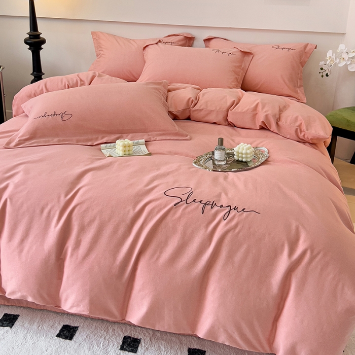 91家纺网 家纺一手货源 找家纺 慕尚家纺 2025新款全棉磨毛英文字母绣系列四件套 艾丽桃粉