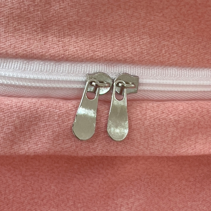 91家纺网 家纺一手货源 找家纺 慕尚家纺 2025新款全棉磨毛英文字母绣系列四件套 艾丽桃粉