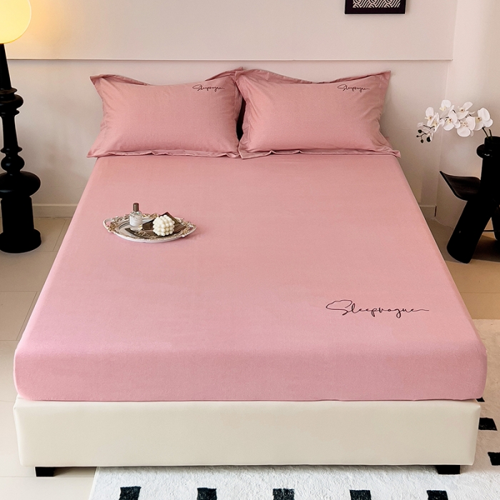 91家纺网 家纺一手货源 找家纺 （总）慕尚家纺 2025新款全棉磨毛英文字母绣床笠+枕套系列