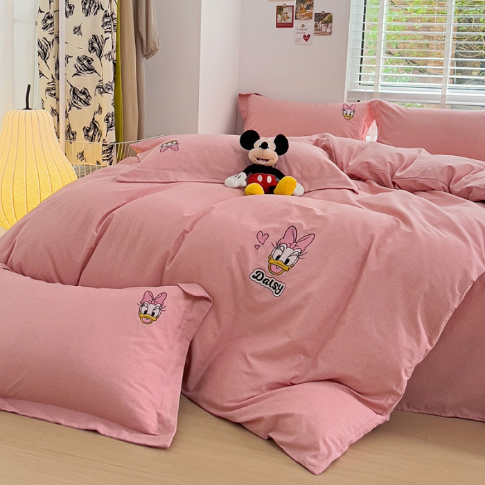 91家纺网 家纺一手货源 找家纺 慕尚家纺 2025新款迪士尼全棉磨毛刺绣系列四件套 黛西粉