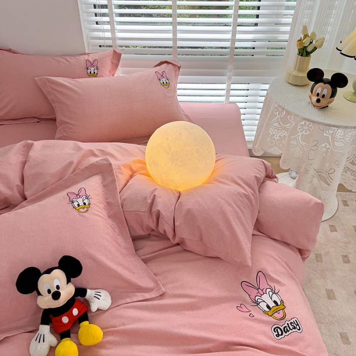 91家纺网 家纺一手货源 找家纺 慕尚家纺 2025新款迪士尼全棉磨毛刺绣系列四件套 黛西粉
