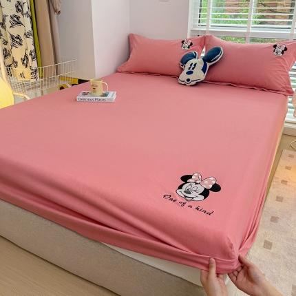 91家纺网 家纺一手货源 找家纺 慕尚家纺 2025新款迪士尼全棉磨毛刺绣床笠+枕套系列 米妮豆沙
