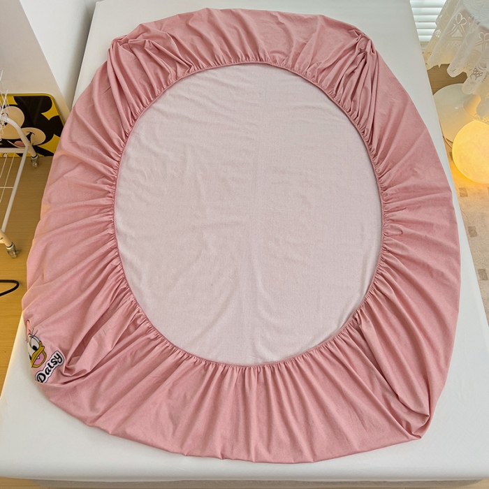 91家纺网 家纺一手货源 找家纺 慕尚家纺 2025新款迪士尼全棉磨毛刺绣床笠+枕套系列 黛西粉