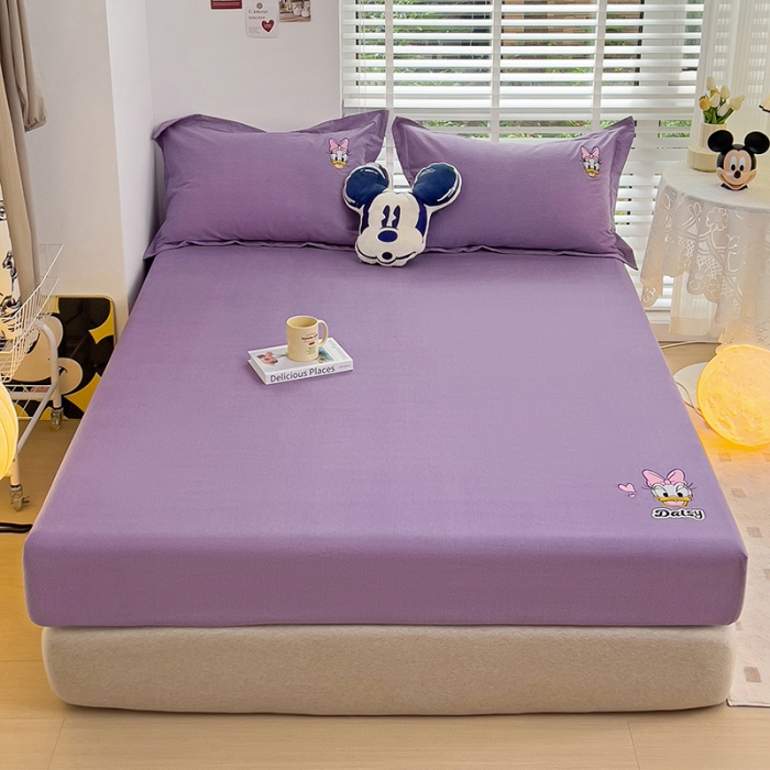 91家纺网 家纺一手货源 找家纺 慕尚家纺 2025新款迪士尼全棉磨毛刺绣床笠+枕套系列 黛西紫
