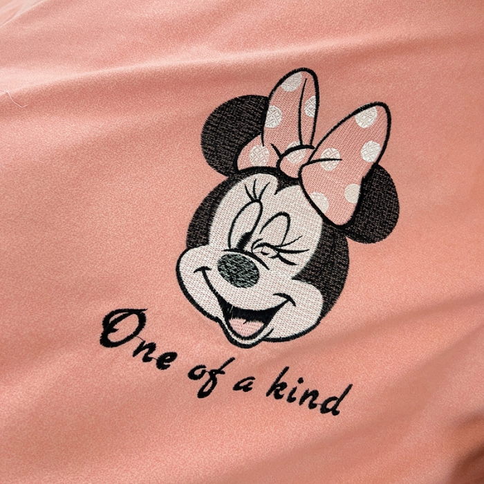 91家纺网 家纺一手货源 找家纺 慕尚家纺 2025新款迪士尼全棉磨毛刺绣床笠+枕套系列 米妮桃粉
