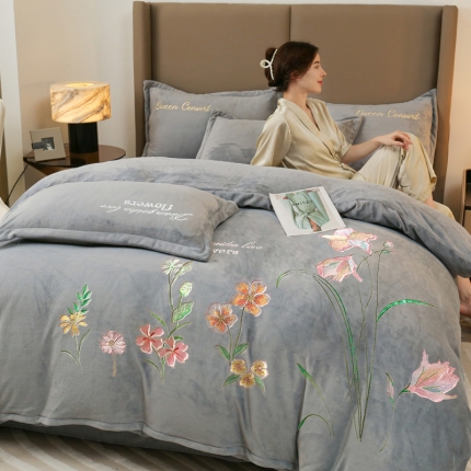 91家纺网 家纺一手货源 找家纺 8斤苏米娜2023加厚大版花卉牛奶绒刺绣花四件套婴儿兔毛金貂绒四件套