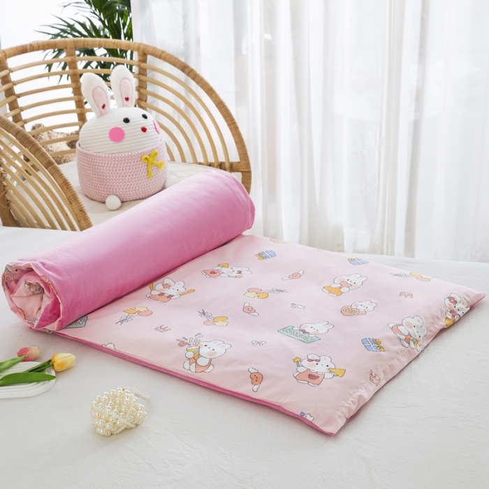 91家纺网 家纺一手货源 找家纺 乐秀 2024新款幼儿园双面四季款儿童床垫套+床垫芯 小兔派对