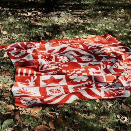 91家纺网 家纺一手货源 找家纺 暖绵绵家纺 2025新款半边绒龙格布系列多功能盖毯 红色