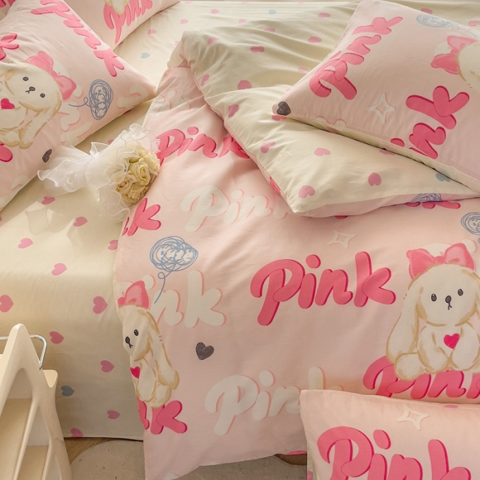 91家纺网 家纺一手货源 找家纺 简宜家居 2025新款40支13070纯棉卡通系列四件套 粉色爱恋