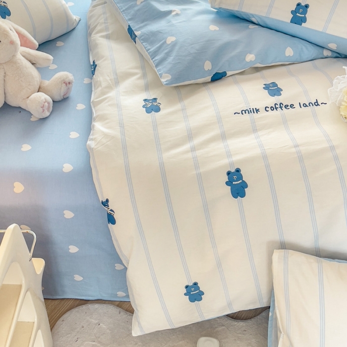 91家纺网 家纺一手货源 找家纺 简宜家居 2025新款40支13070纯棉卡通系列四件套 蓝色萌熊