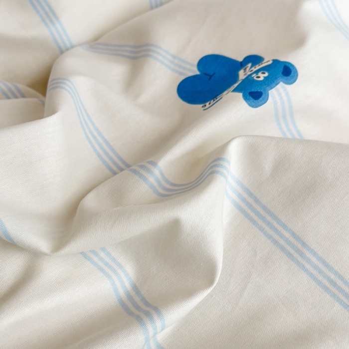 91家纺网 家纺一手货源 找家纺 简宜家居 2025新款40支13070纯棉卡通系列四件套 蓝色萌熊