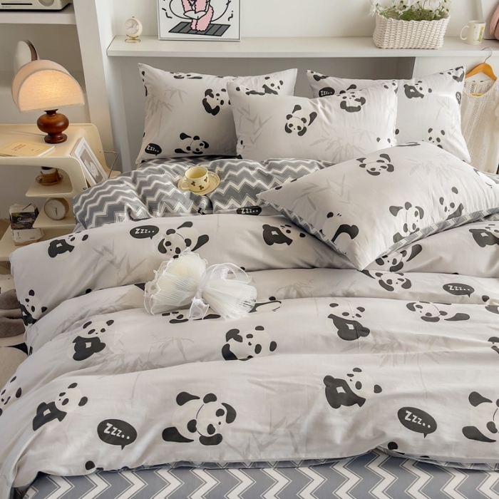 91家纺网 家纺一手货源 找家纺 简宜家居 2025新款40支13070纯棉卡通系列四件套 绅士熊喵