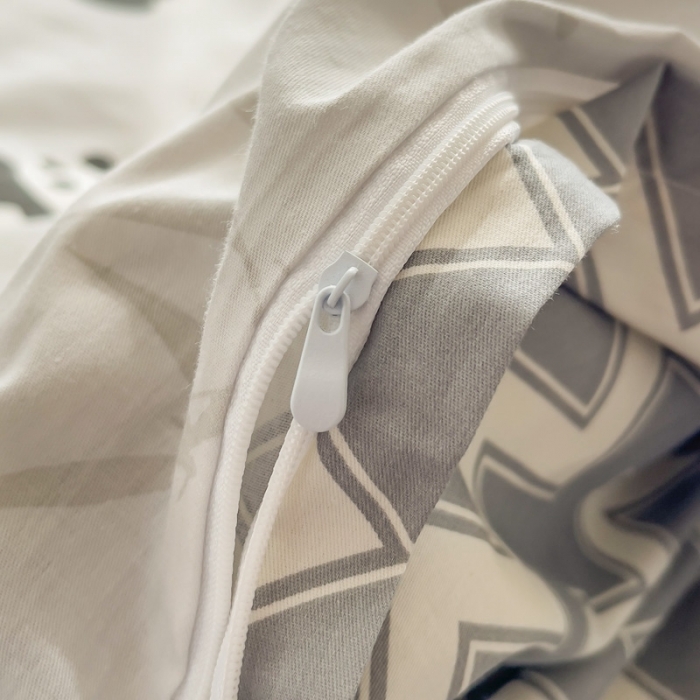 91家纺网 家纺一手货源 找家纺 简宜家居 2025新款40支13070纯棉卡通系列四件套 绅士熊喵