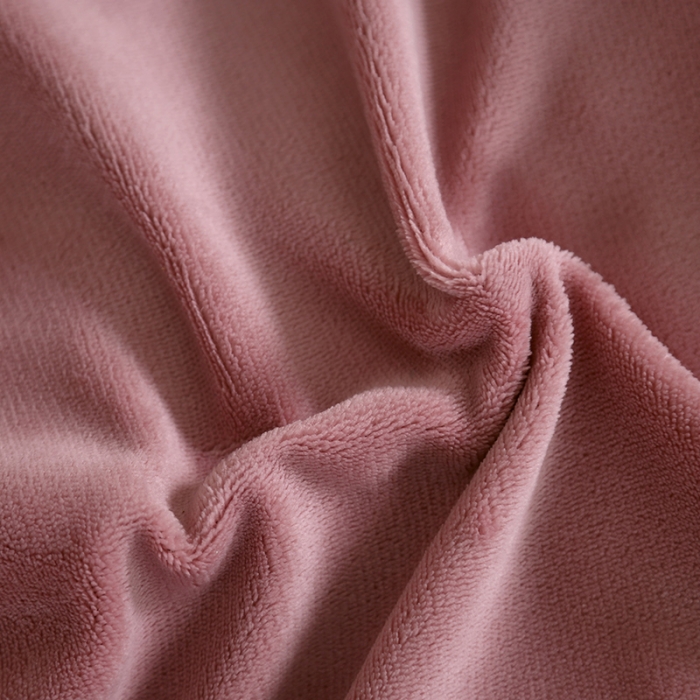 91家纺网 家纺一手货源 找家纺 照世 2024新款牛奶绒飞羽抱枕被 豆沙粉