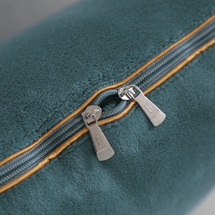 91家纺网 家纺一手货源 找家纺 照世 2024新款牛奶绒飞羽抱枕被 橄榄绿