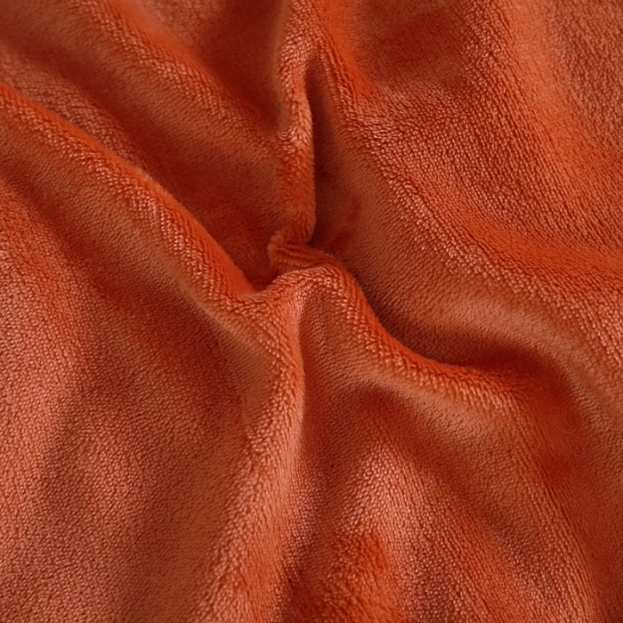 91家纺网 家纺一手货源 找家纺 照世 2024新款牛奶绒飞羽抱枕被 活力橙