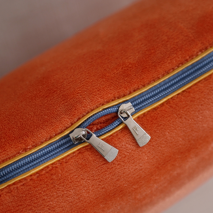 91家纺网 家纺一手货源 找家纺 照世 2024新款牛奶绒飞羽抱枕被 活力橙