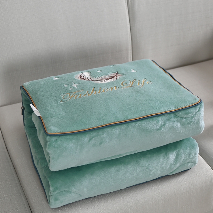 91家纺网 家纺一手货源 找家纺 照世 2024新款牛奶绒飞羽抱枕被 水绿色