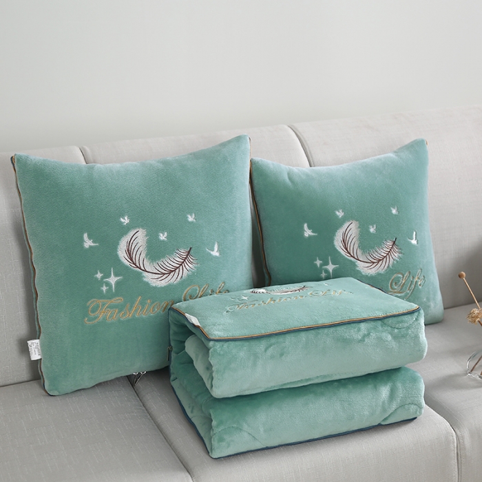 91家纺网 家纺一手货源 找家纺 照世 2024新款牛奶绒飞羽抱枕被 水绿色