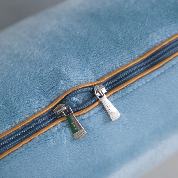 91家纺网 家纺一手货源 找家纺 照世 2024新款牛奶绒飞羽抱枕被 天空蓝