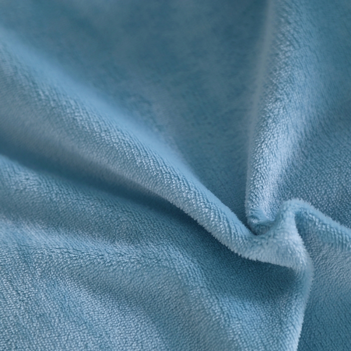 91家纺网 家纺一手货源 找家纺 照世 2024新款牛奶绒飞羽抱枕被 天空蓝