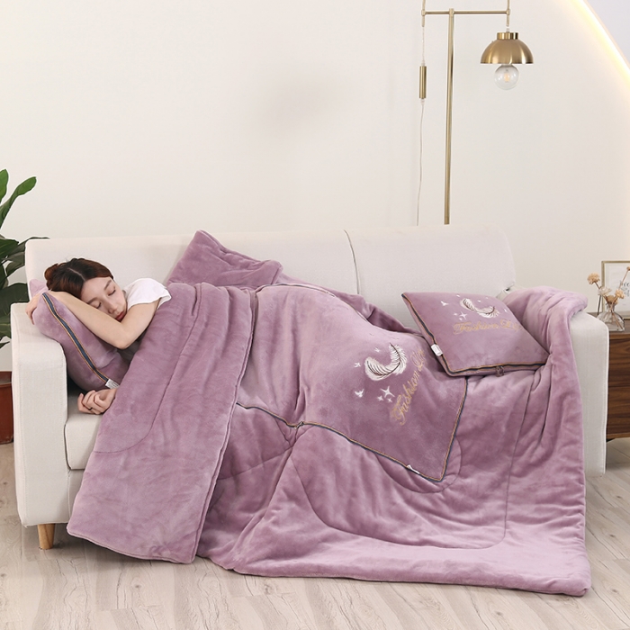 91家纺网 家纺一手货源 找家纺 照世 2024新款牛奶绒飞羽抱枕被 香芋紫