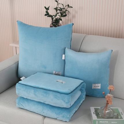 91家纺网 家纺一手货源 找家纺 照世家纺 2024新款牛奶绒贴布绣抱枕被 天空蓝