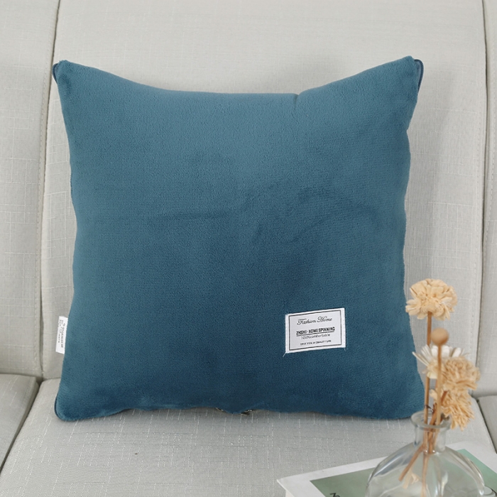 91家纺网 家纺一手货源 找家纺 照世家纺 2024新款牛奶绒贴布绣抱枕被 宝石蓝