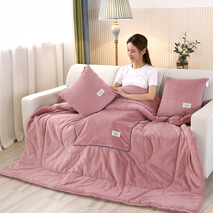 91家纺网 家纺一手货源 找家纺 照世家纺 2024新款牛奶绒贴布绣抱枕被 豆沙粉