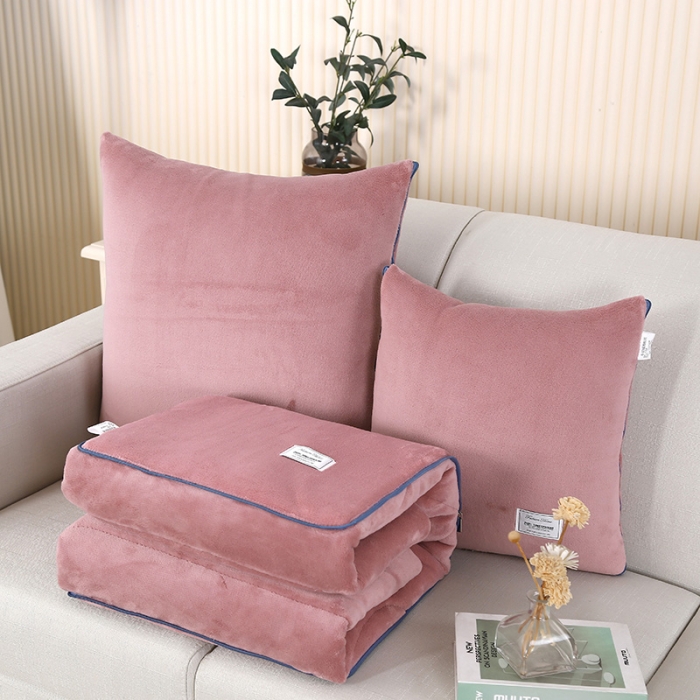 91家纺网 家纺一手货源 找家纺 照世家纺 2024新款牛奶绒贴布绣抱枕被 豆沙粉