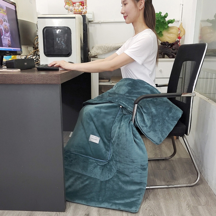 91家纺网 家纺一手货源 找家纺 照世家纺 2024新款牛奶绒贴布绣抱枕被 橄榄绿