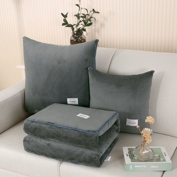 91家纺网 家纺一手货源 找家纺 照世家纺 2024新款牛奶绒贴布绣抱枕被 绅士灰