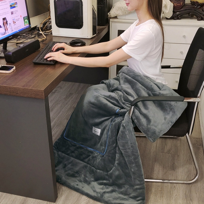 91家纺网 家纺一手货源 找家纺 照世家纺 2024新款牛奶绒贴布绣抱枕被 绅士灰