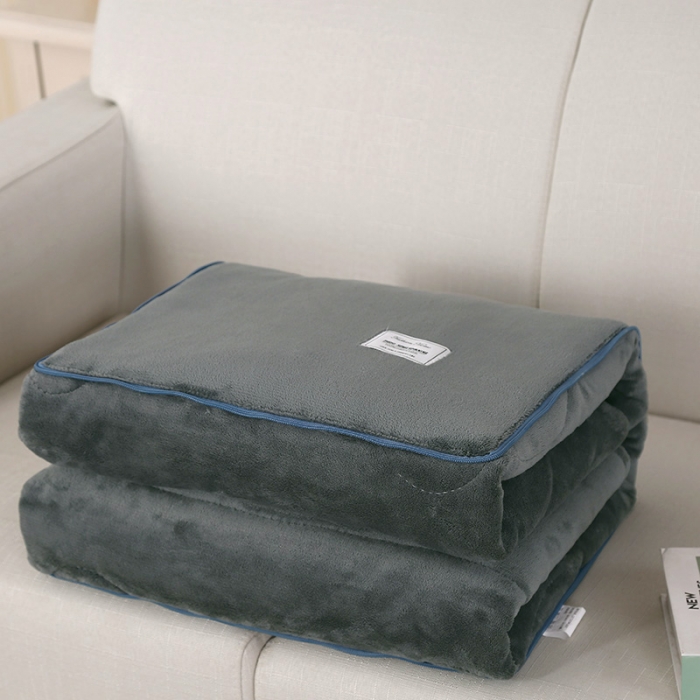 91家纺网 家纺一手货源 找家纺 照世家纺 2024新款牛奶绒贴布绣抱枕被 绅士灰