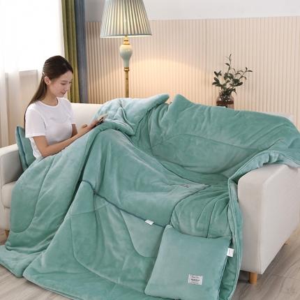 照世家纺 2024新款牛奶绒贴布绣抱枕被 水绿色